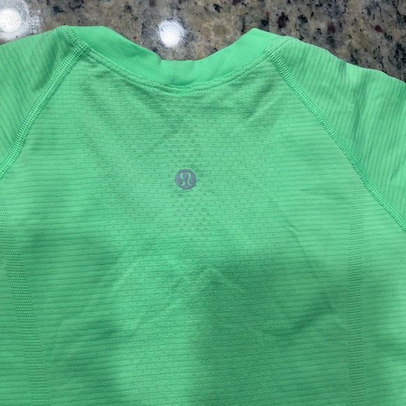 Lululemon Swiftly Tech Top - Picture 2 of 2